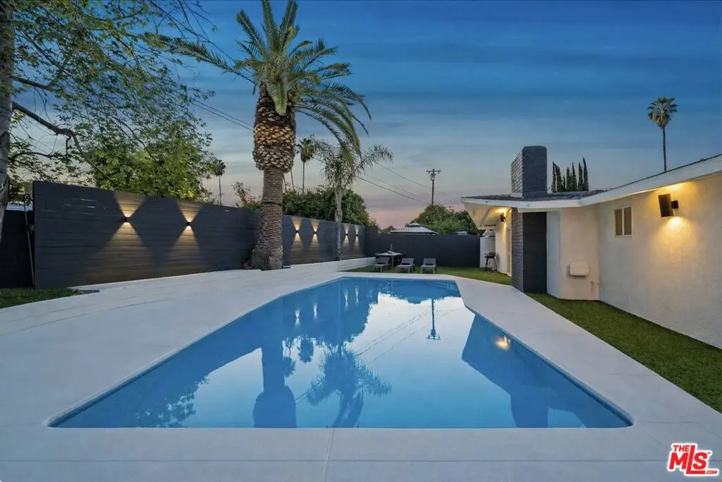 20308 Mobile Street, Winnetka, CA 91306 - #1