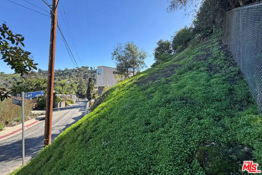 2266 W Earl Street, Los Angeles, CA 90039 - #3