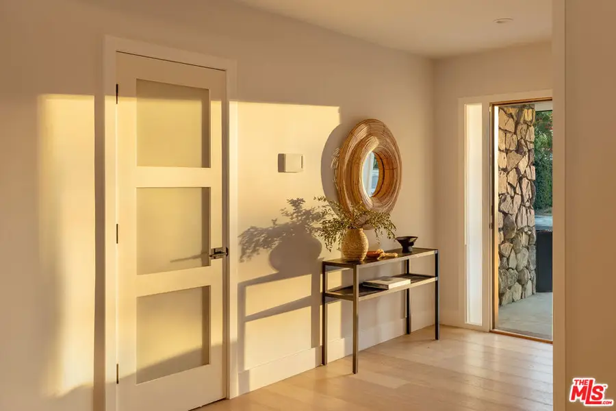 5920 Kentland Avenue, Woodland Hills, CA 91367 - Image #3