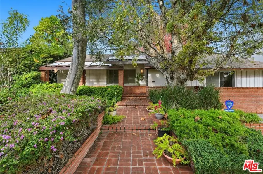 11401 Clover Avenue, Los Angeles, CA 90066 - Image #2