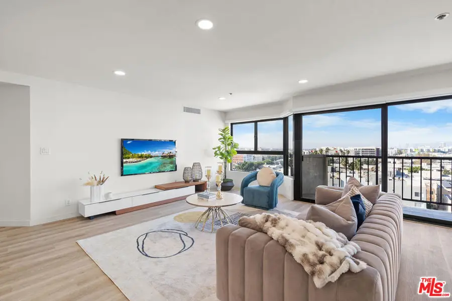 727 S Ardmore Avenue #802, Los Angeles, CA 90005 - Image #2