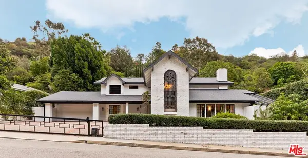 1060 Chantilly Road, Los Angeles, CA 90077