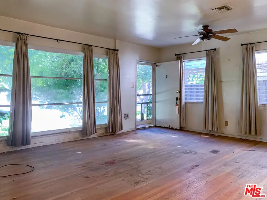 320 S Glenwood Place, Burbank, CA 91506 - Image #2