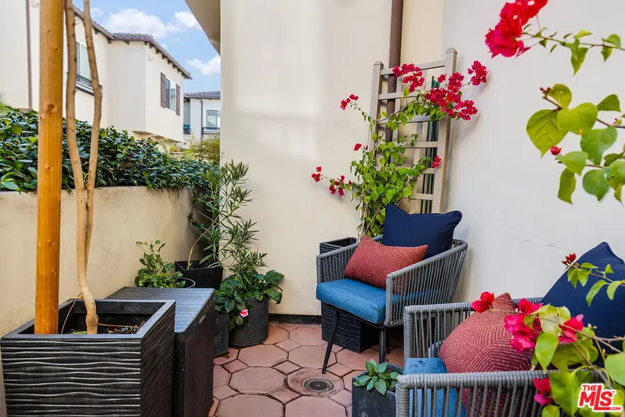 5753 White Oak Avenue #7, Encino, CA 91316 - Image #3