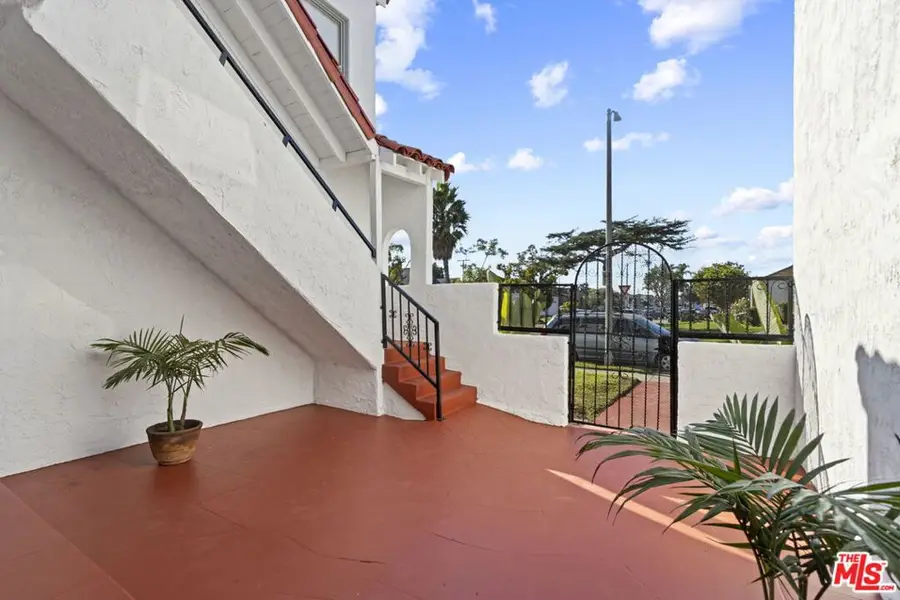 8018 S New Hampshire Avenue, Los Angeles, CA 90044 - Image #3