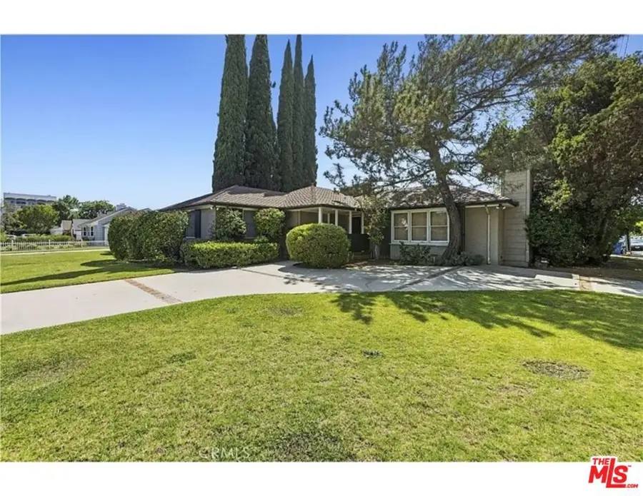 4955 Woodman Avenue, Sherman Oaks, CA 91423 - Image #2