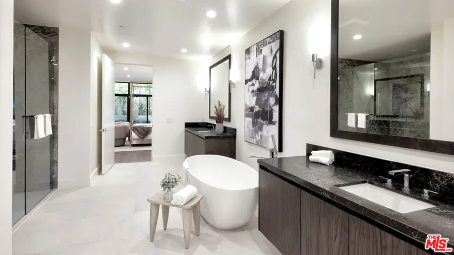 425 N Palm Drive #102, Beverly Hills, CA 90210 - Image #2