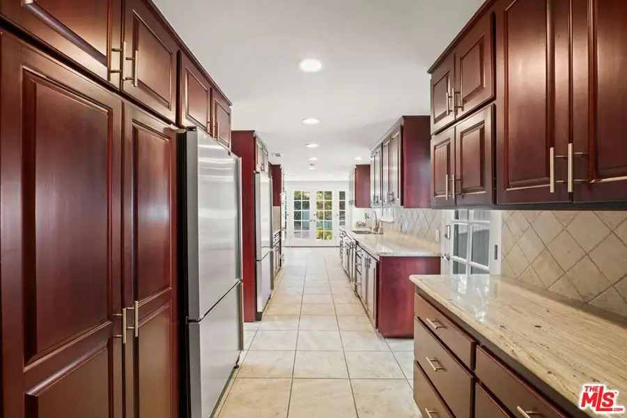 15649 Woodfield Place, Sherman Oaks, CA 91403 - Image #3