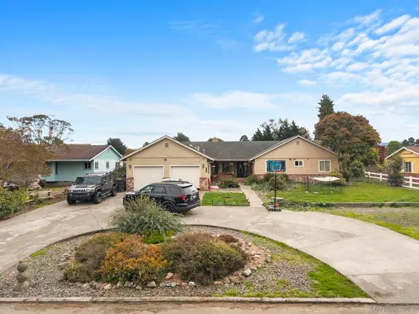 1297 Atterberry Ln, Fortuna, CA 95540