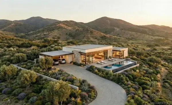 2055 Riviera Dr, Vista, CA 92084