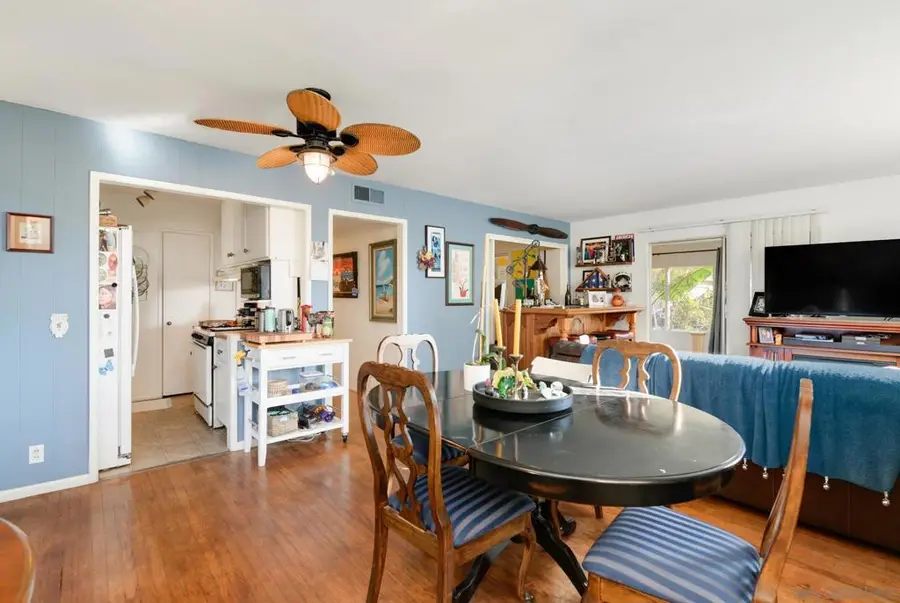 221 Ardys Pl, Vista, CA 92084 - #3