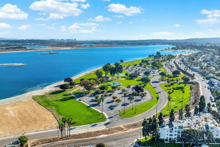 4015 Crown Point Dr #102, San Diego, CA 92109 - #3