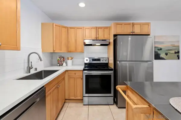 2850 Reynard Way #11, San Diego, CA 92103