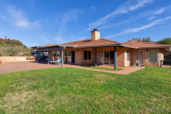39 Margale Ln, Vista, CA 92084
