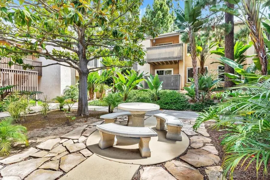 8620 Via Mallorca #H, La Jolla, CA 92037 - #2