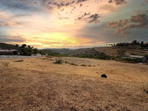 15530 Sleepy Creek Rd, El Cajon, CA 92021