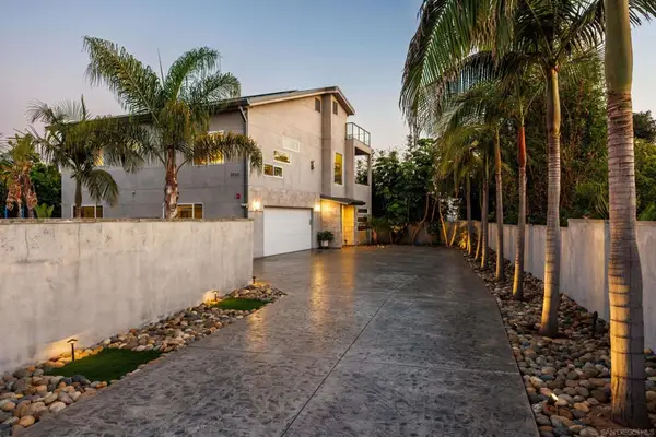 2743 Mesa Dr, Oceanside, CA 92054