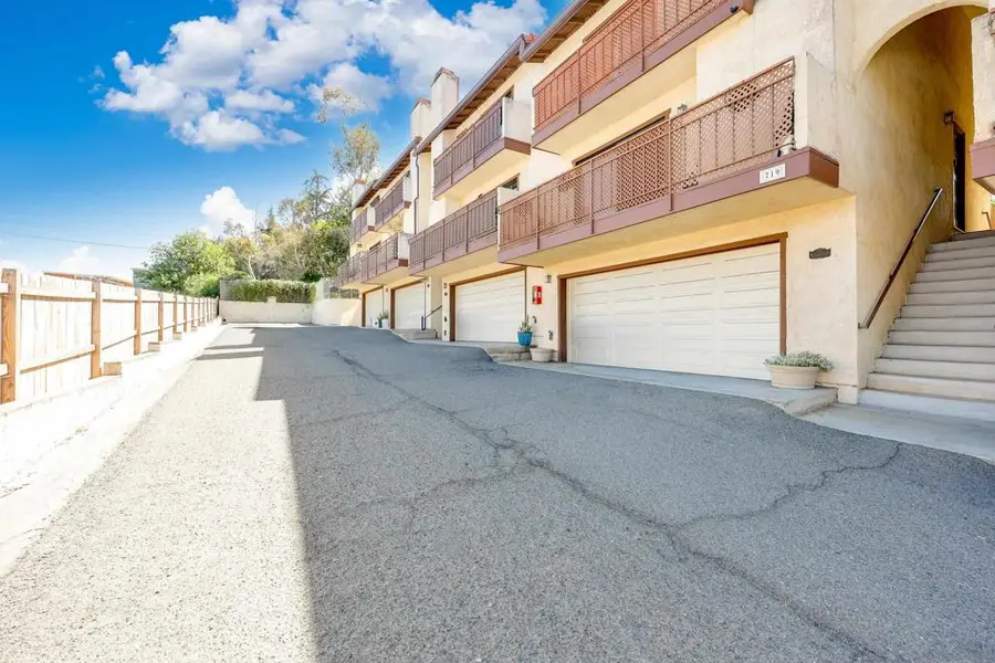 719 Franklin Ln, Vista, CA 92084 - #2
