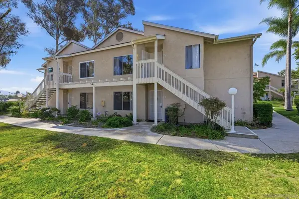225 Diamond #111, Vista, CA 92083
