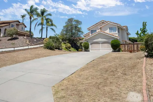 2062 Susan Ct, Escondido, CA 92026