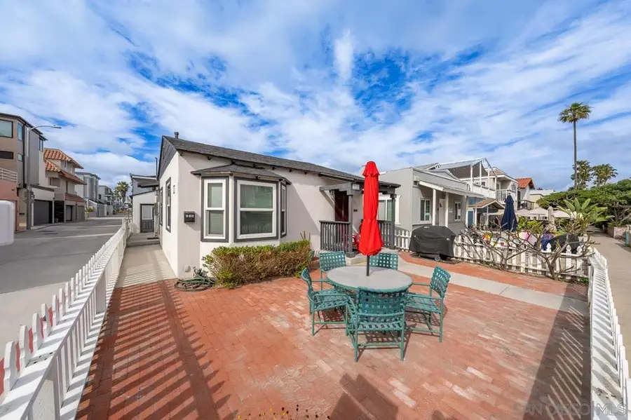 716 Dover, San Diego, CA 92109 - #3