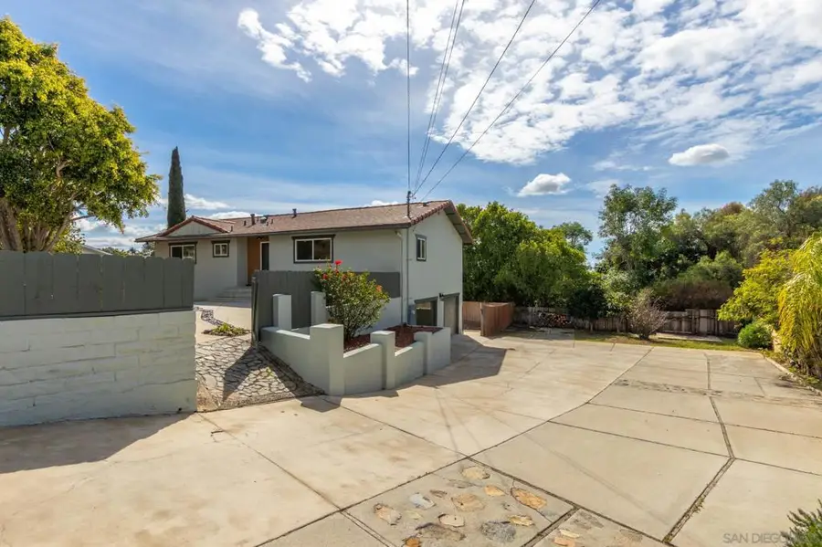 361 E Indian Rock Rd, Vista, CA 92084 - #2