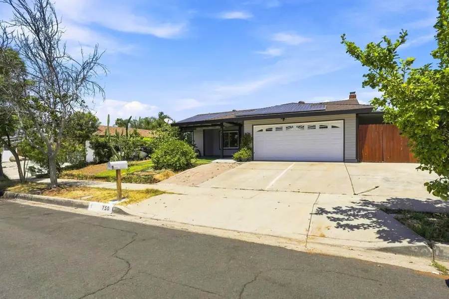 750 Linwood St, Escondido, CA 92027 - #2