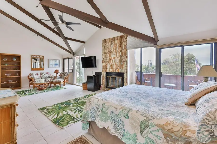 835 D Ave #4, Coronado, CA 92118 - #3