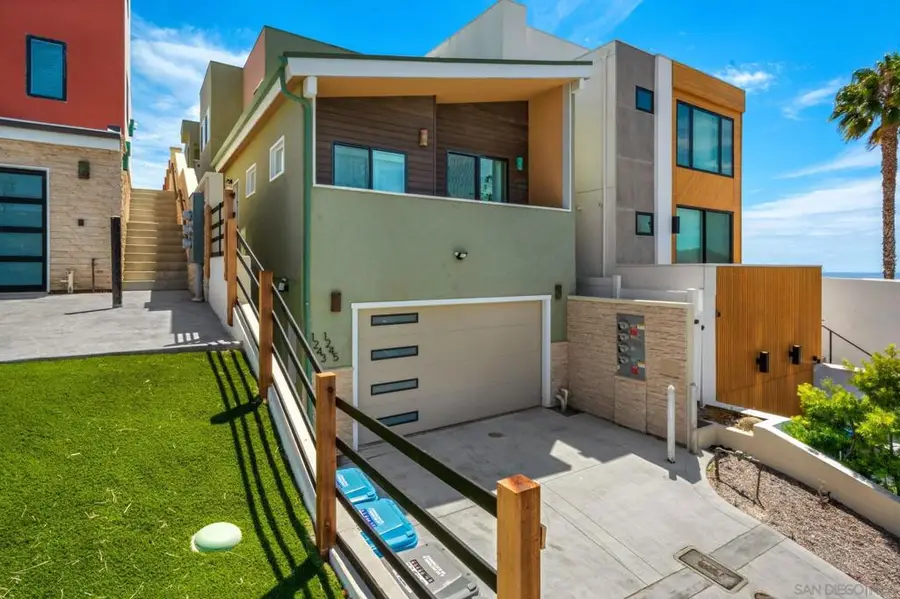 1243 1245 Van Nuys St., San Diego, CA 92109 - #3