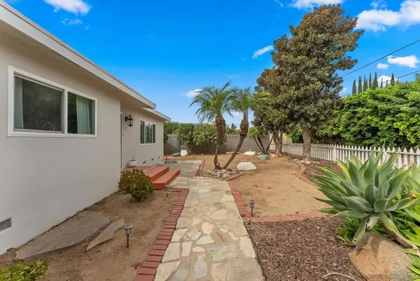 665 Foy Ln, Escondido, CA 92025