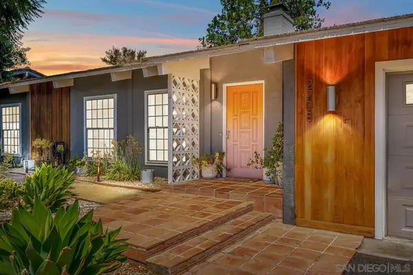 2208 Sunset Drive, Escondido, CA 92025