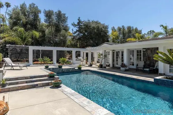 1556 Via Rancho Pkwy, Escondido, CA 92029