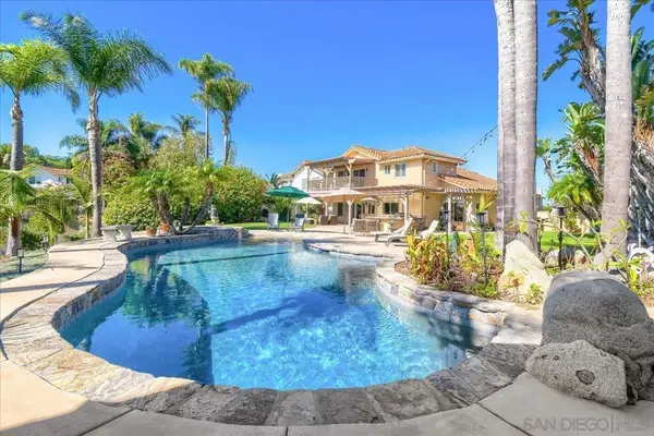 1919 Alderwood Cir, Vista, CA 92081