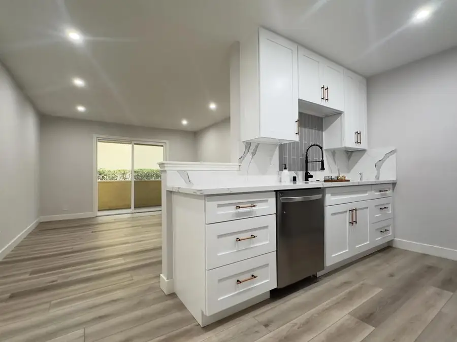 9929 Erma Rd #102, San Diego, CA 92131 - #3