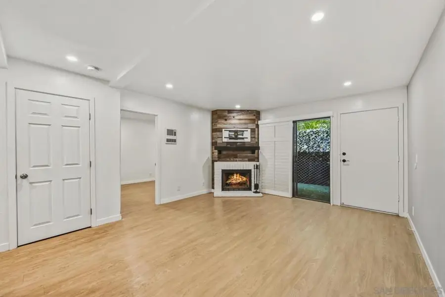 8362 Via Sonoma #c, La Jolla, CA 92037 - #2