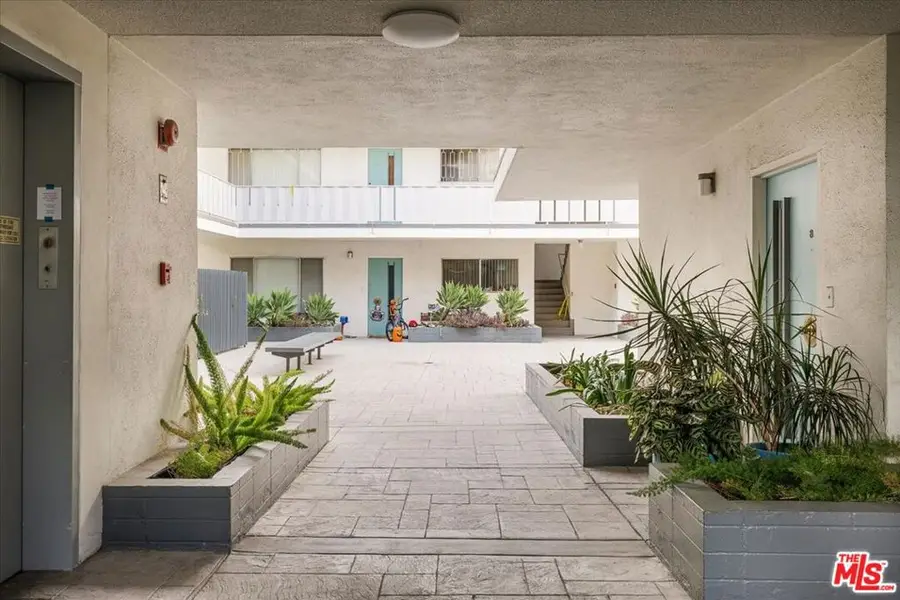 4343 Finley Avenue #2, Los Angeles, CA 90027 - #2