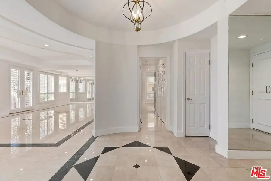 121 N Almont Drive #205, Beverly Hills, CA 90211 - #2