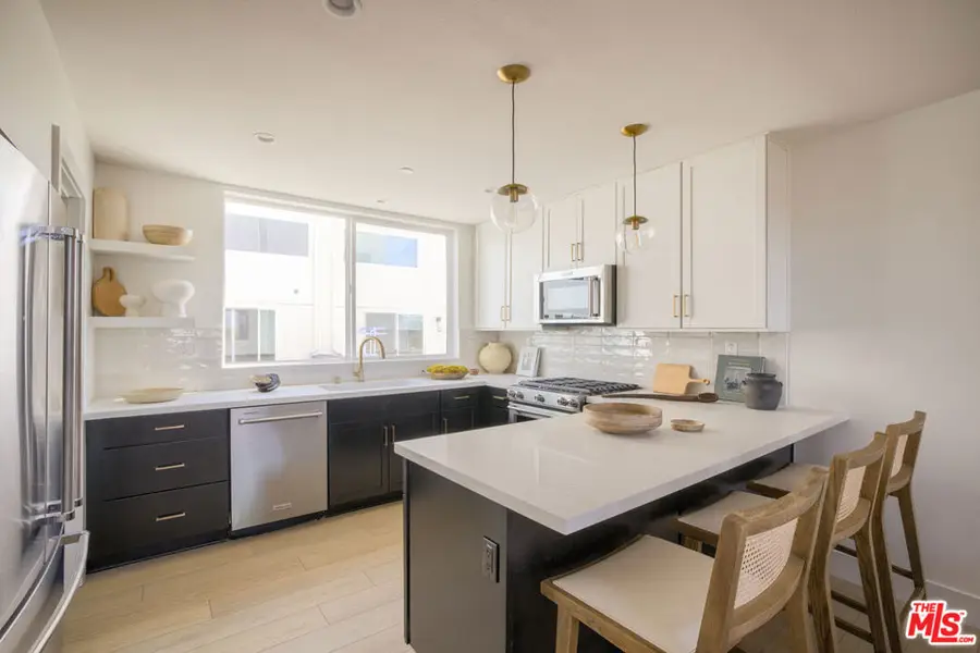 11214 Victory Boulevard #6, North Hollywood, CA 91606 - #2