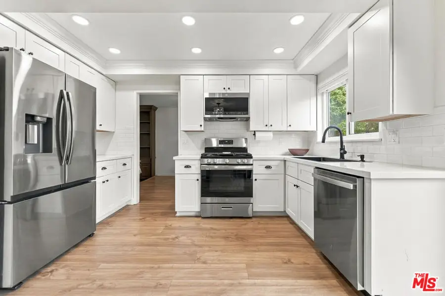 5658 Etiwanda Avenue #7, Tarzana, CA 91356 - #2