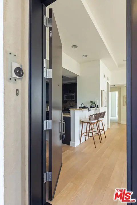 5525 W Olympic Boulevard #402, Los Angeles, CA 90036 - #3