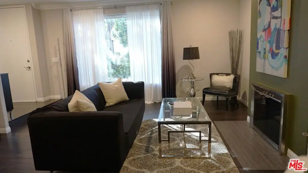 5644 Etiwanda Avenue #7, Tarzana, CA 91356 - Image #1