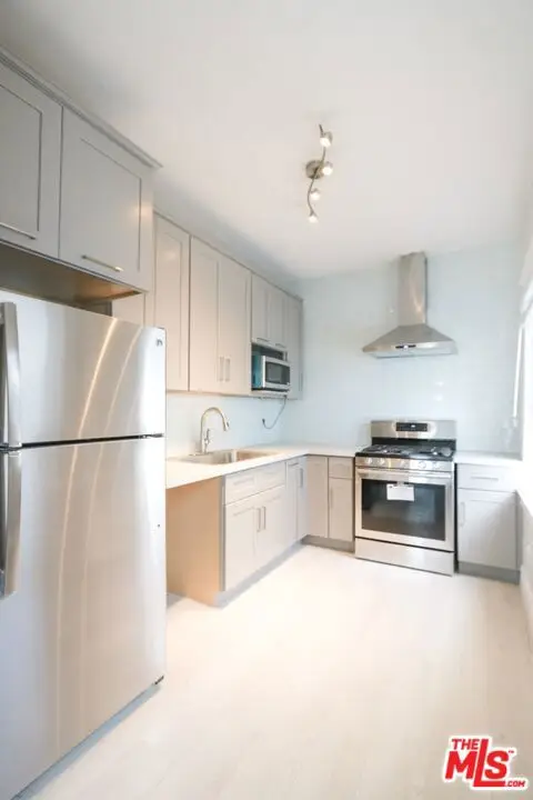 328 W 8th Street, Long Beach, CA 90813 - #3