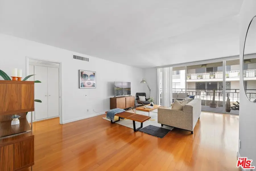 7260 Hillside Avenue #305, Los Angeles, CA 90046 - Image #3