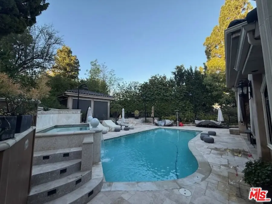4555 Winnetka Avenue, Woodland Hills, CA 91364 - Image #2