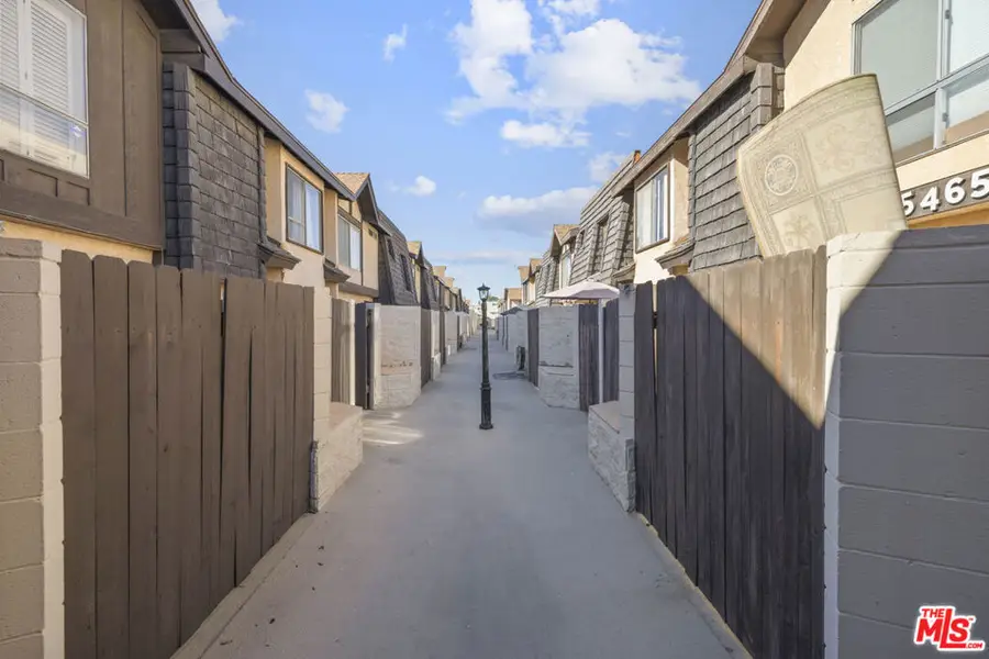 5461 Newcastle Avenue #6, Encino, CA 91316 - Image #3