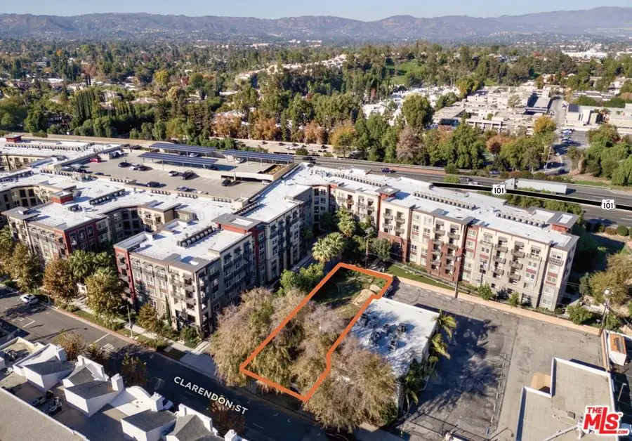 22045 Clarendon Street, Woodland Hills, CA 91367 - Image #2