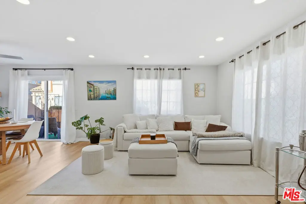 18840 Vista Del Canon #D, Newhall, CA 91321 - Image #1