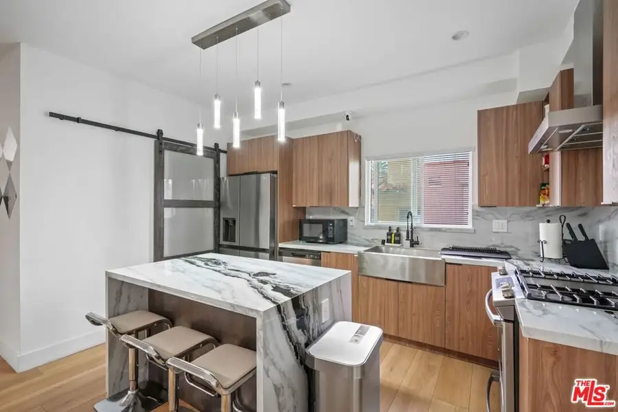 1842 S Sycamore Avenue, Los Angeles, CA 90019 - Image #2