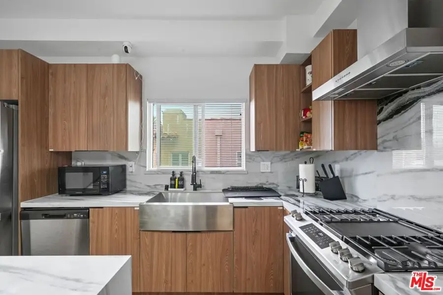 1842 S Sycamore Avenue, Los Angeles, CA 90019 - Image #3