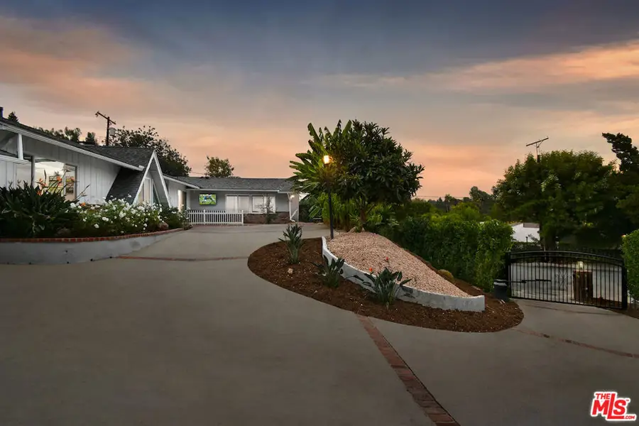 4053 Harclare Lane, Encino, CA 91436 - Image #3
